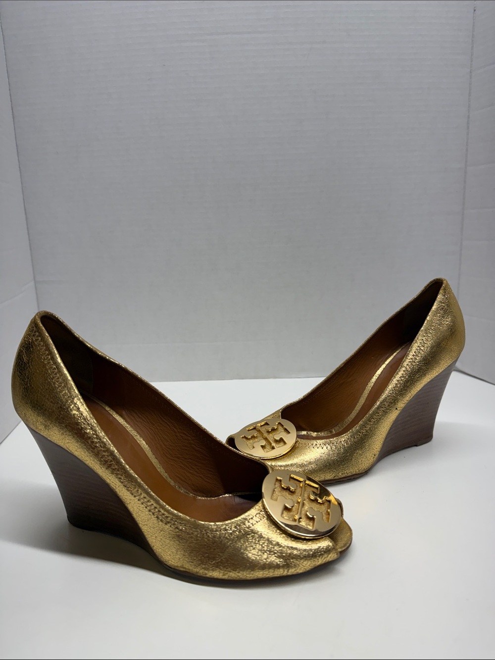 Tory Burch Sally Wedge Heels Pumps Metallic Leather Crackle Open Toe Gold 9